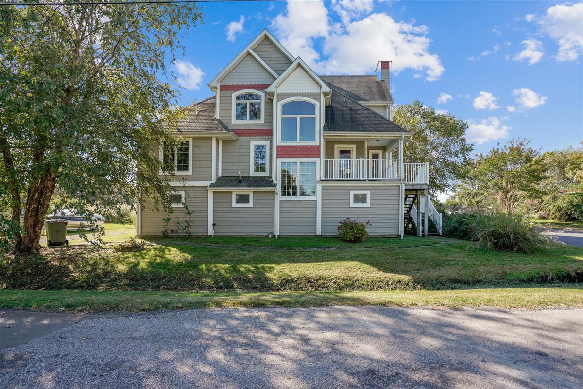cbchesapeake's tweet photo. #NewListing

21485 Gibsontown Road, #Tilghman

3 Bed | 2.5 Bath | $650,000

Beautiful, Tilghman Island waterfront house overlooking Harris Creek. Coastal design with multiple porches facin... https://t.co/Wd2n4qgi5G

#cbchesapeakerealestate #easternshorewaterfront #shorelifestyle https://t.co/sdMDkEAc2W