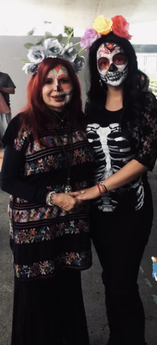 psiconchi's tweet photo. Amigas, amigos! Los invito hacer un #DiaDeMuertos diferente desde casa! Si vives en @AlcaldiaAO #disfrazate Las bases del concurso las dejó aquí! Venga! Alegremos este día #DesdeCasa @LaydaSansores @LauraOrn @CulturaAO y una servidora los invitamos a participar! https://t.co/aIZY8sNic9