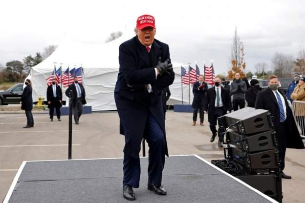 GilesMacDonogh's tweet photo. #Strumpf and the #Strumpets https://t.co/1jinZaSnxh