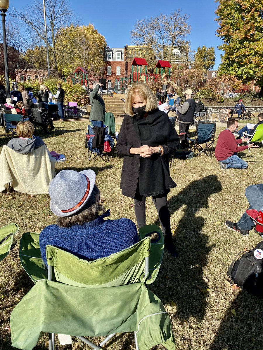 LydaKrewson's tweet photo. Wonderful to spend part of this gorgeous Sunday afternoon with folks in @STLSoulard for an outdoor, socially distanced neighborhood meeting! 

Thanks for taking such an active role in our community — and for the new mask! https://t.co/CVxsb64Ztq