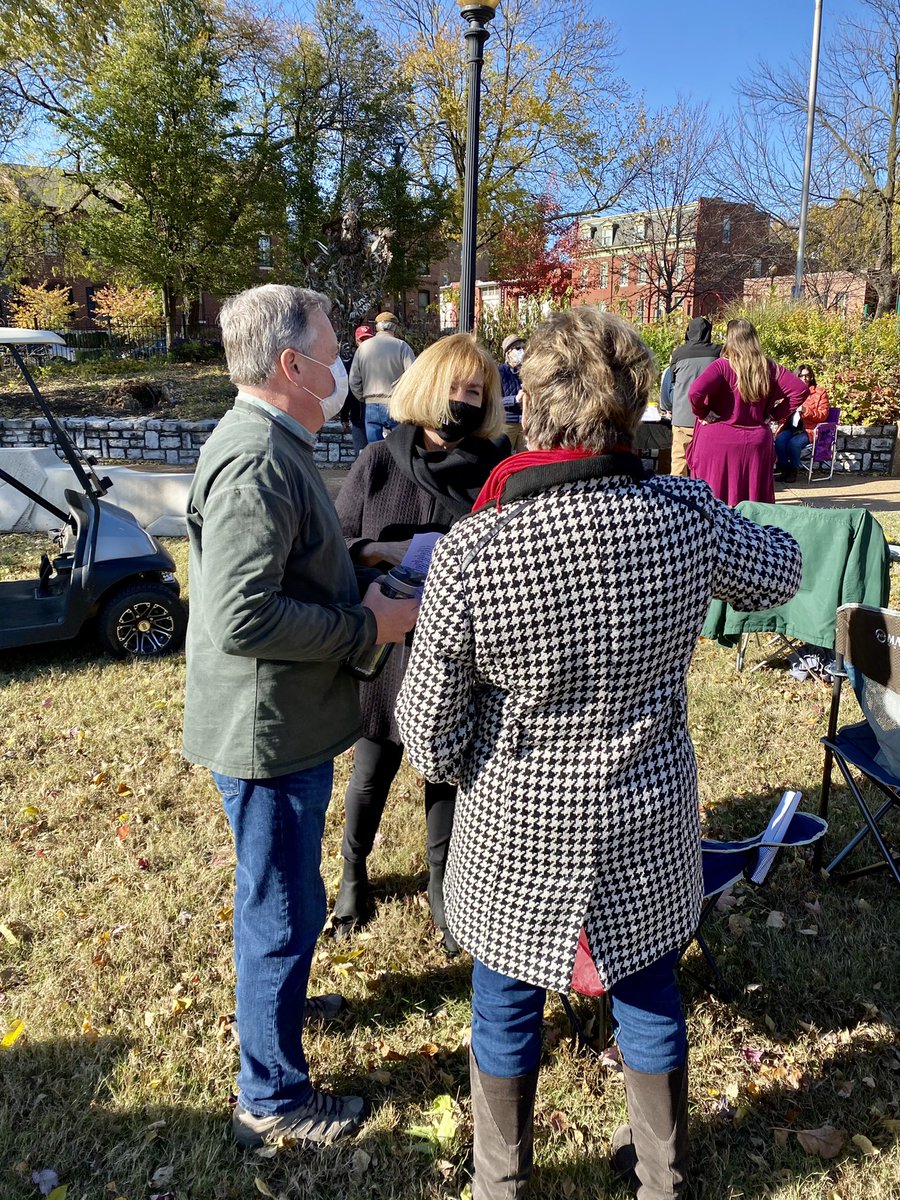 LydaKrewson's tweet photo. Wonderful to spend part of this gorgeous Sunday afternoon with folks in @STLSoulard for an outdoor, socially distanced neighborhood meeting! 

Thanks for taking such an active role in our community — and for the new mask! https://t.co/CVxsb64Ztq
