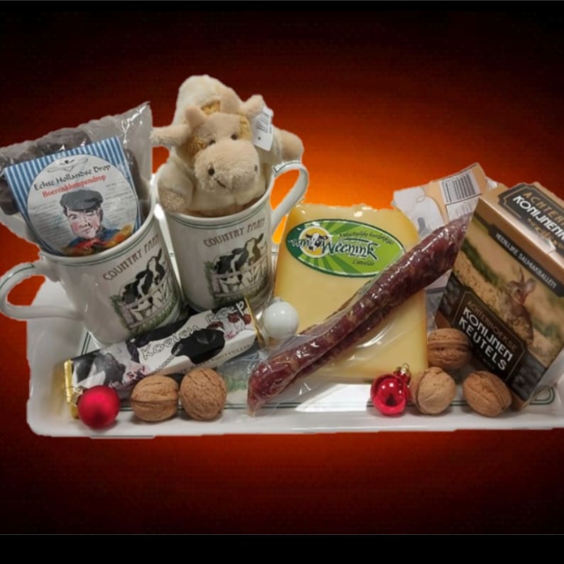 Op zoek naar een leuk #kerstpakket om iemand te verrassen of om je werknemers te #bedanken voor hun inzet afgelopen jaar? Dan ben je bij ons aan het juiste adres! Bij ons kun je namelijk je eigen #kerstpakket samenstellen met overheerlijke #Achterhoekse #streekproducten. 🎁