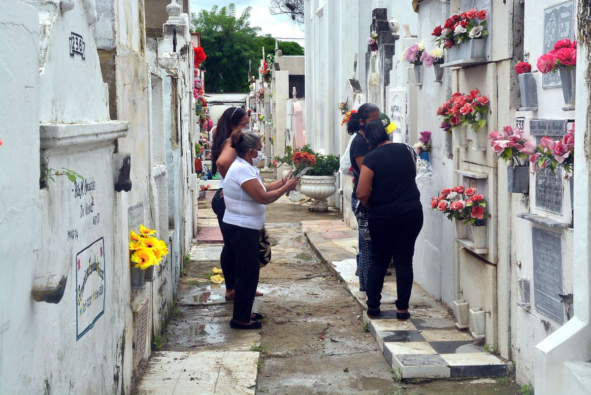 soledadalcaldia's tweet photo. #SoledadSeCuida | Para garantizar la seguridad y bienestar de los soledeños, que en esta fecha visitan a sus familiares fallecidos en los cementerios nuevo y antiguo de Soledad, la Alcaldía Municipal ha implementado bajo estricto cumplimiento los protocolos de bioseguridad. https://t.co/pJauuHPYlG