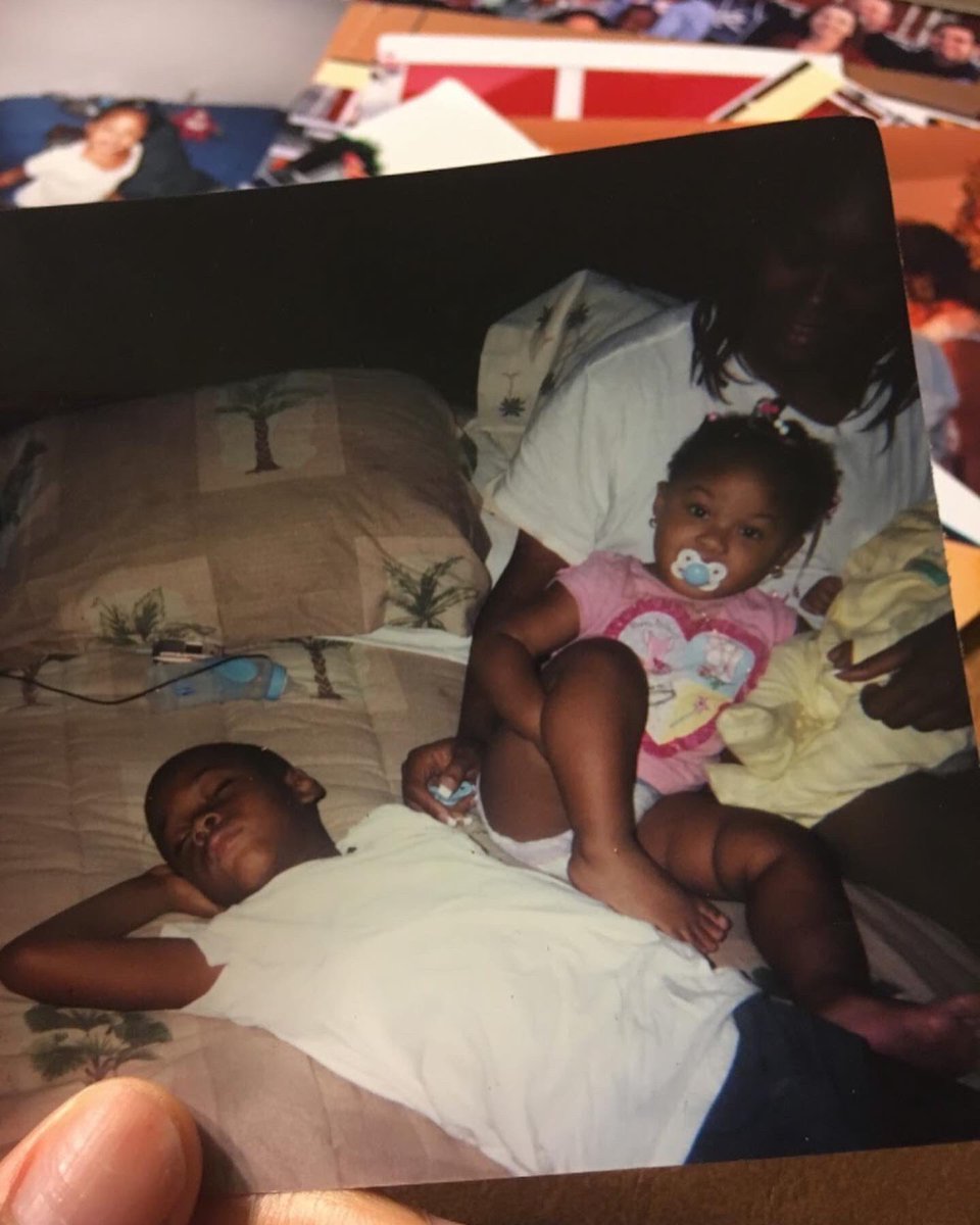 iiyana3_'s tweet photo. I love you forever 💔🤞🏽 #restbrother @OgMaac https://t.co/yaz67Bn8oD