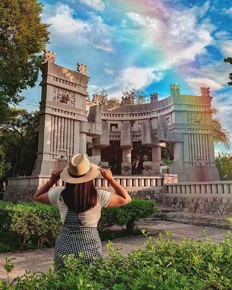 VisitMeridaMx's tweet photo. La fuente con forma de hemiciclo y de estilo neomaya se encuentra en una de las 4 esquinas que componen el Parque de las Américas.
#VisitMeridaMx #WeLoveMerida
IG: alan.argaezmid https://t.co/HmpwCV9x04