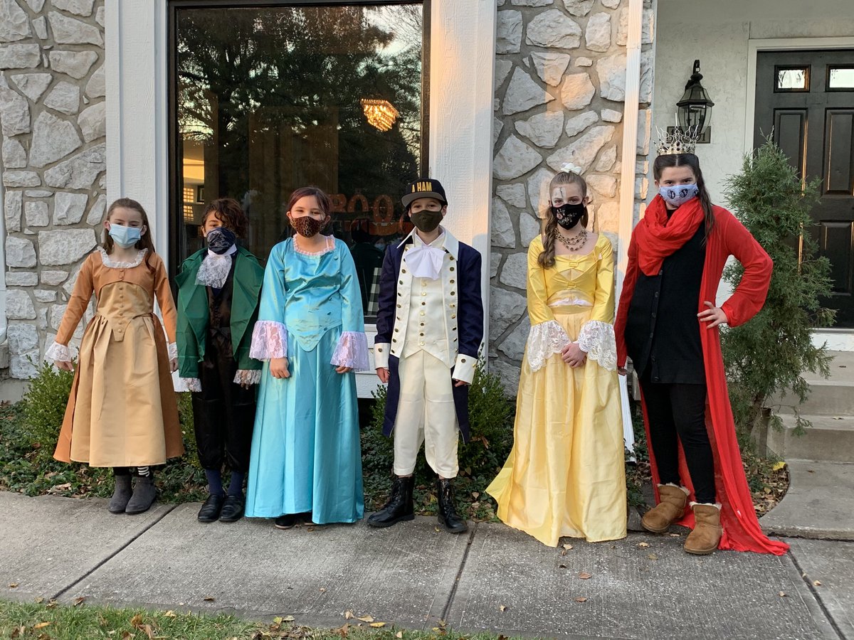 Angela_Bedell's tweet photo. Our #Hamilton Halloween crew.        ⁦@Lin_Manuel⁩ ⁦@Phillipasoo⁩ ⁦@DaveedDiggs⁩ https://t.co/j5mSHqqcM6