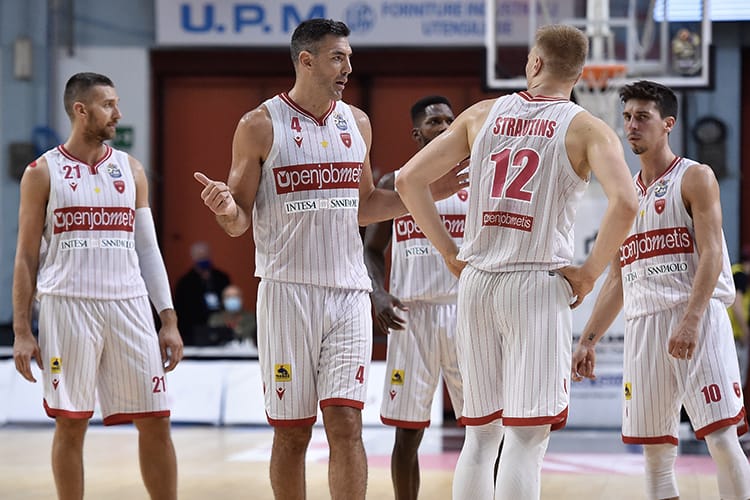 cabboficial's tweet photo. 🔥 Luis Scola sigue intratable 🔥

33 PUNTOS ANOTADOS con 6 de 11 dobles y 5 de 8 triples sumado a seis rebotes. Sin embargo, Varese (2-4) no puede levantar cabeza y perdió su tercer partido al hilo: 104-82 ante Sassari.

#PanAmericanSilverArgentina | #EmbajadoresCABB🇦🇷 https://t.co/WbWnT9Wylj