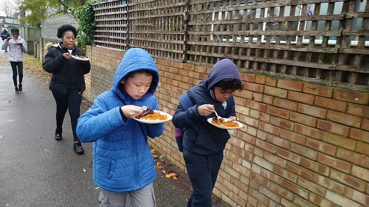 CEFLyncx's tweet photo. Doing out part towards preventing school holidays hunger among our youth community @lambeth_council.
This October Half-Term, @CEFLyncx we served over 100 healthy hot meals each day at our 5 days #BREAKING_OUT BootCamp supported by @DannyBgrmo1 @MayorofLondon @RoupellPark https://t.co/S9QfYsWN3c