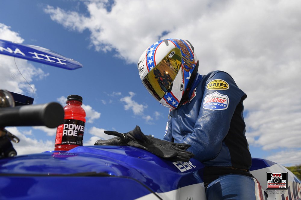 Rd.2: Hector Jr and his <a href="/Lucas_Oil/">Lucas Oil Products</a> EBR launch off the start line and never trail. He’ll head to Semi’s over E. Krawiec. #NHRAFinals #LucasArana #NHRApsm