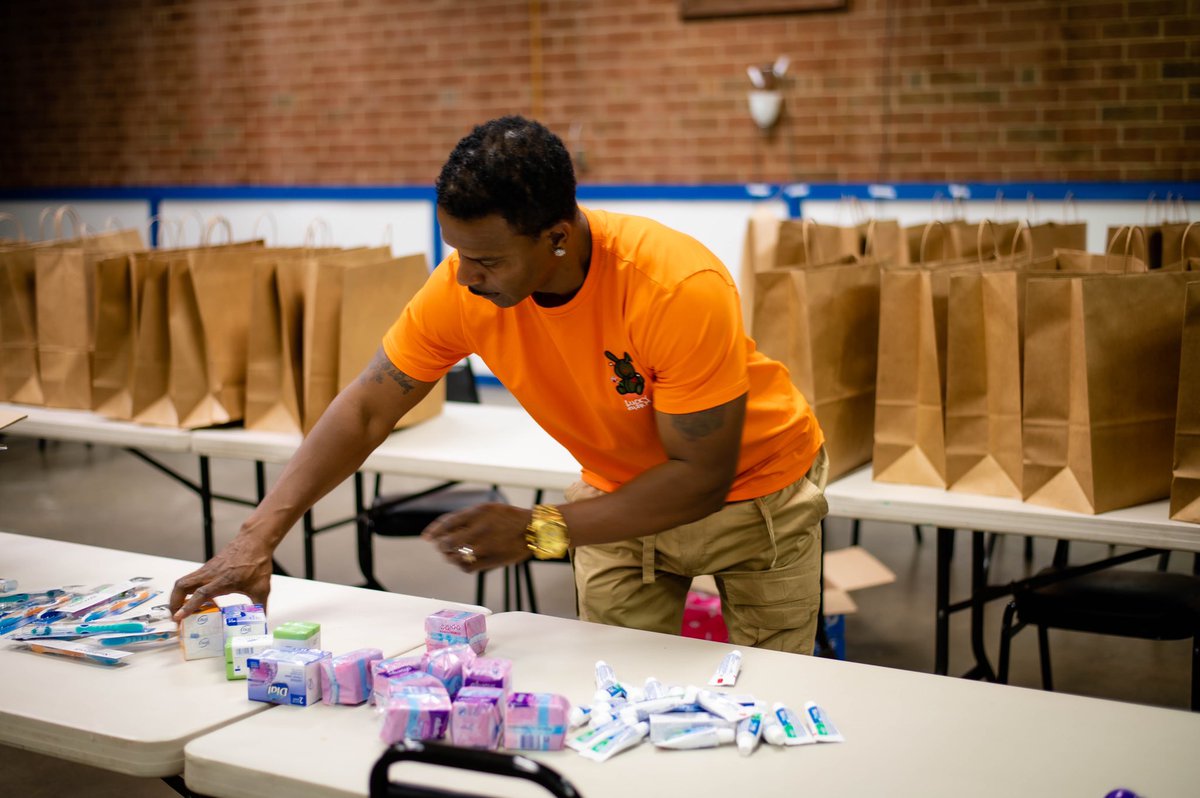 NeptuneFireCLT's tweet photo. We know that there is so much more work to be done in our community, this is where we begin. Thank you @blockloveclt for allowing us to contribute to the cause! #WeCare #FOPFF #ProgressiveCharlotte #ProgressiveFirefighters #BlockLoveCLT @RegE_TJohnson @CLTgov @charlottefire https://t.co/KexYGGggsW