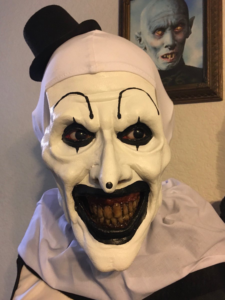 hellbeatle's tweet photo. Feliz Día de Muertos!!!
💀💀💀💀💀💀💀💀💀 Welcome The Newest Addition 2 The Familia #ArtTheClown @2Terrifier  
Born on 10/31/20 @EvanParraFX 👍🖤🤡🩸
#HorrorHoarder https://t.co/6iaQ3sGNDB