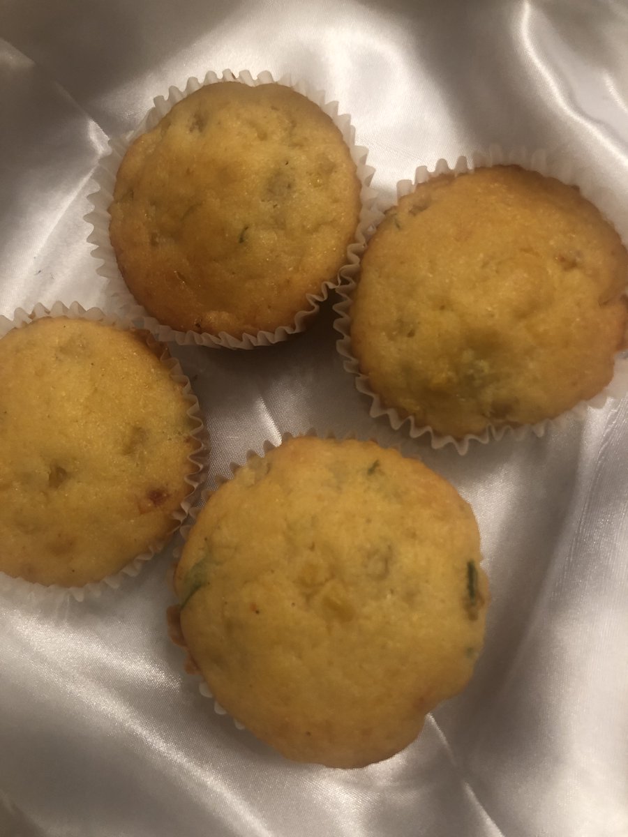 Lishawnscupcake's tweet photo. Time to welcome in November with the flavors of the holiday season, starting with our Pumpkin Spice Cupcakes, and our warm and flavorful Corn Muffins😋 that are sure to put a smile on your face. #Nomber #Pumpkinspice #Cornmuffins #warmandtoasty Explore https://t.co/ZN4DjgreEq https://t.co/zpbXTh15lB