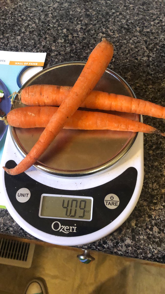 thecrystalkween's tweet photo. @HelloFresh really sent me 4 oz of carrots and 8 oz of potatoes for a recipe that calls for 12oz of each. 🤦🏻‍♀️ #blueapronisbetter https://t.co/p0zpiuhSPJ