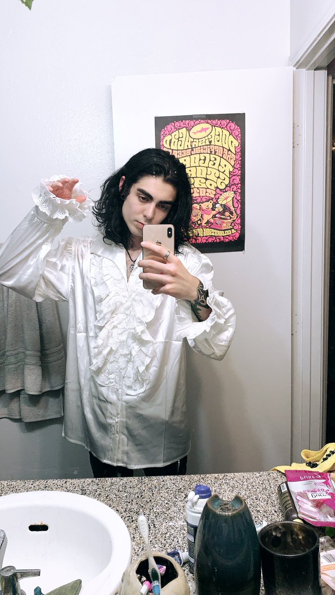 emoflytrap's tweet photo. i’d dress like this everyday if i could https://t.co/CPHH4dl8q0
