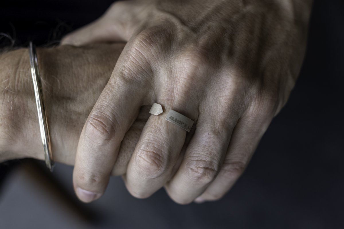 SilverDeerStore's tweet image. Dos piezas de joyería que evocan lugares y arquitectura, dos accesorios llenos de minimalismo y mucho significado para el propietario. El brazalete Toronto Sterling Silver Cuff y el Paris Sterling Silver Matte Ring.

bit.ly/3kPcf0H
bit.ly/2HNGXZU