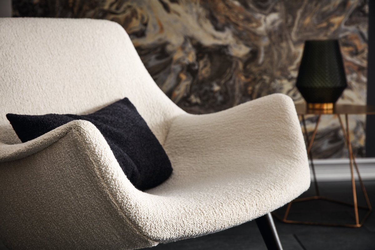 This luxurious high-end #bouclé, ASCENDENT, lends a plush feel and a dry, slightly two-toned #texture. Here, it pairs perfectly with our INTERGALACTIC #wallpaper.

See more at JAB.de
#JABAnstoetz #InteriorDesign