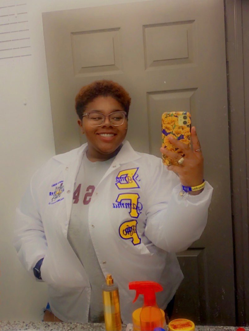 TAMU_SGRho's tweet photo. The pretty poodles of Lambda Lambda are participating in #12daysofsigma ๐๐
Day 1: Sigma Selfie
๐ฉStay tuned on the journey to Foundersโ Day!๐ฉ https://t.co/Kq9YYM4KEV