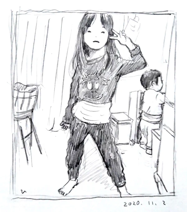 なんとか無事に3人で一晩過ごすことができた。昼寝してない息子は簡単に夜寝てくれるやろうと思ってたら最近では珍しく大泣きして困った。娘はずっと安定してたのでスゴい。絵は、昨晩一人滞在先のホテルで心配してるであろう出張中の妻へ送った写真。娘の余裕ぶり。何故か昔の女子高生ポーズ。 