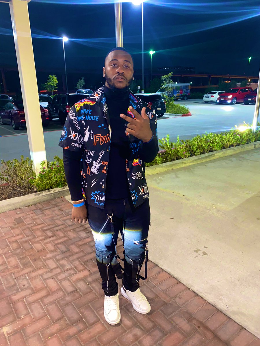 Mr_Ant55's tweet photo. Alexander’s on my feet I’m a King tho 🎩. https://t.co/boL1Ju6Feh