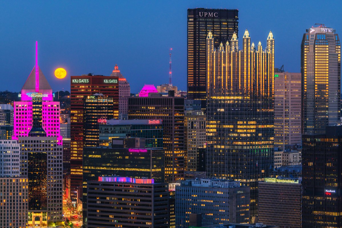 DaveDiCello's tweet image. A few more images of the 'blue moon' in #Pittsburgh last night. I decided to shoot more wide angle images that I normally do, to showcase the city as a whole and not just focus on the moon at a super telephoto focal length. The setting sun gave the city a perfect warm glow.
