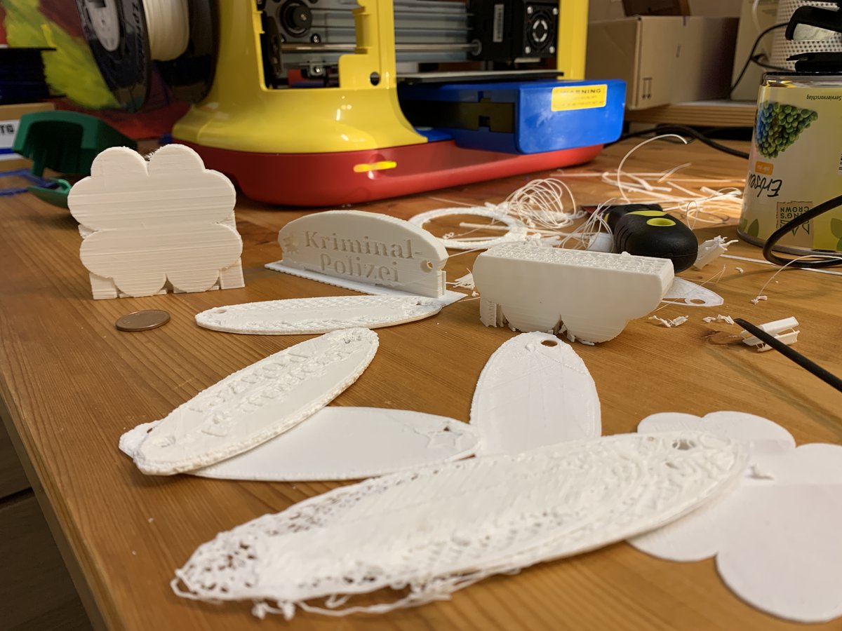This weekend I delivered my #meetandcode 3D printing workshop. 100% online, nine boys and girls, webcam pointed to the printer, and a lot of fun and learnings. #Tinkercad is awesome!
Afterward, I spent almost a day fixing and troubleshooting my printer. New printer is ordered!🤩