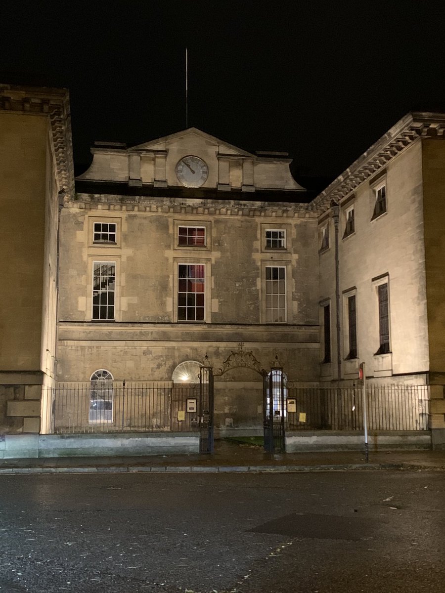 peterfrankopan's tweet photo. This is what a locked down university town looks like - there are c20,000 students in oxford. Total silence everywhere - and not a soul in sight. https://t.co/pKqi7mshhq