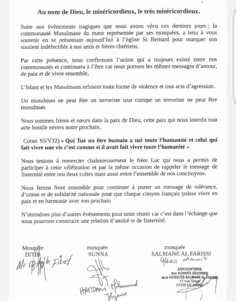 hvfsa4's tweet photo. Les mosquées du Mans se sont rendus à l’église afin de leur montrer notre soutiens et de partager un message de paix, des roses ont était distribuées à la sortie de l’église 🤍 https://t.co/5j4kjpMg7x