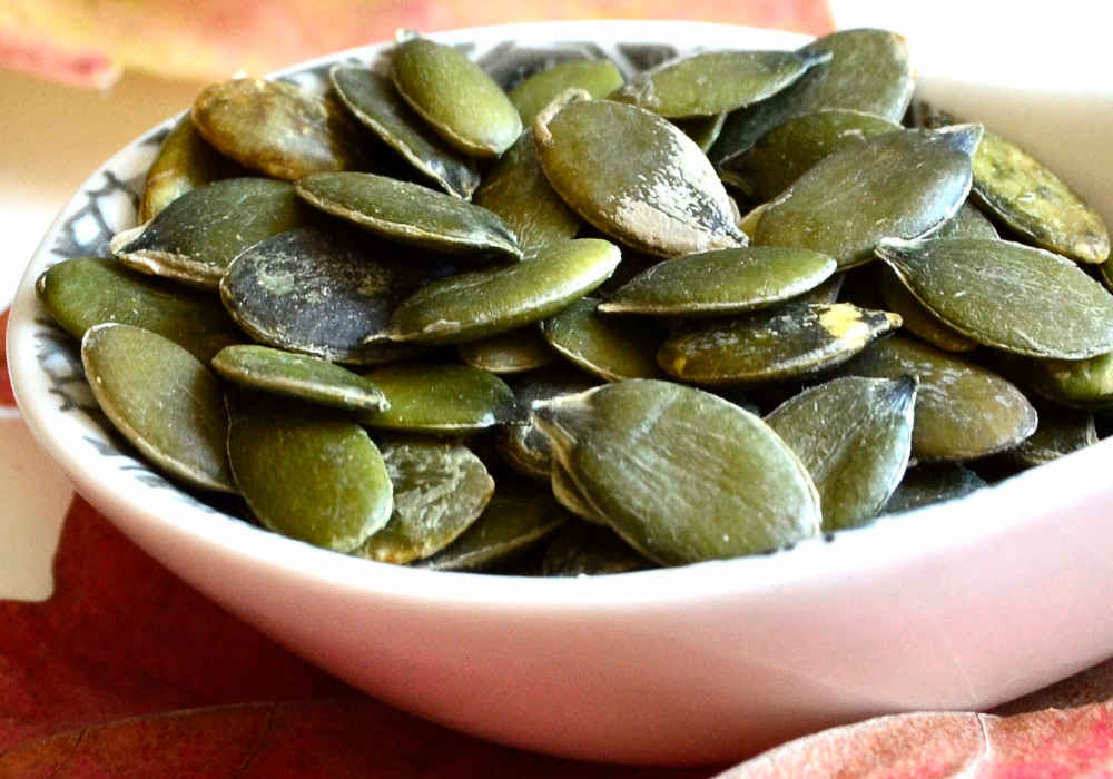 6 Health Benefits of Pumpkin Seeds #pumpkinseeds
A one-ounce portion (roughly a quarter cup) provides about 150 calories, 15 grams of healthful fat, just a few grams of carbs, and an impressive 8 to 10 grams of plant protein. bit.ly/2SGZ2wR