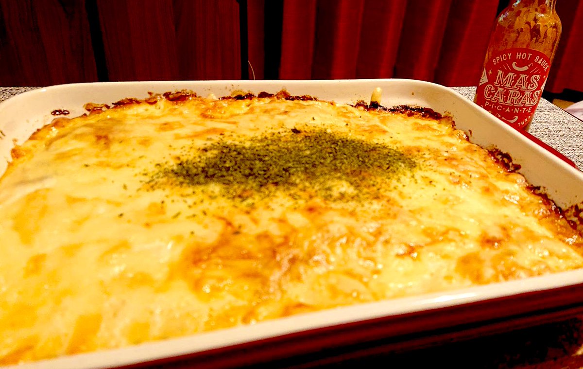 昨日の晩ご飯🎃👻🎃👻
少しでもヘルシーにということで、絹豆腐でホワイトソースを作り、ラザニアにしてみました♡絹豆腐をなめらかになるまでかき混ぜるだけで超簡単♪