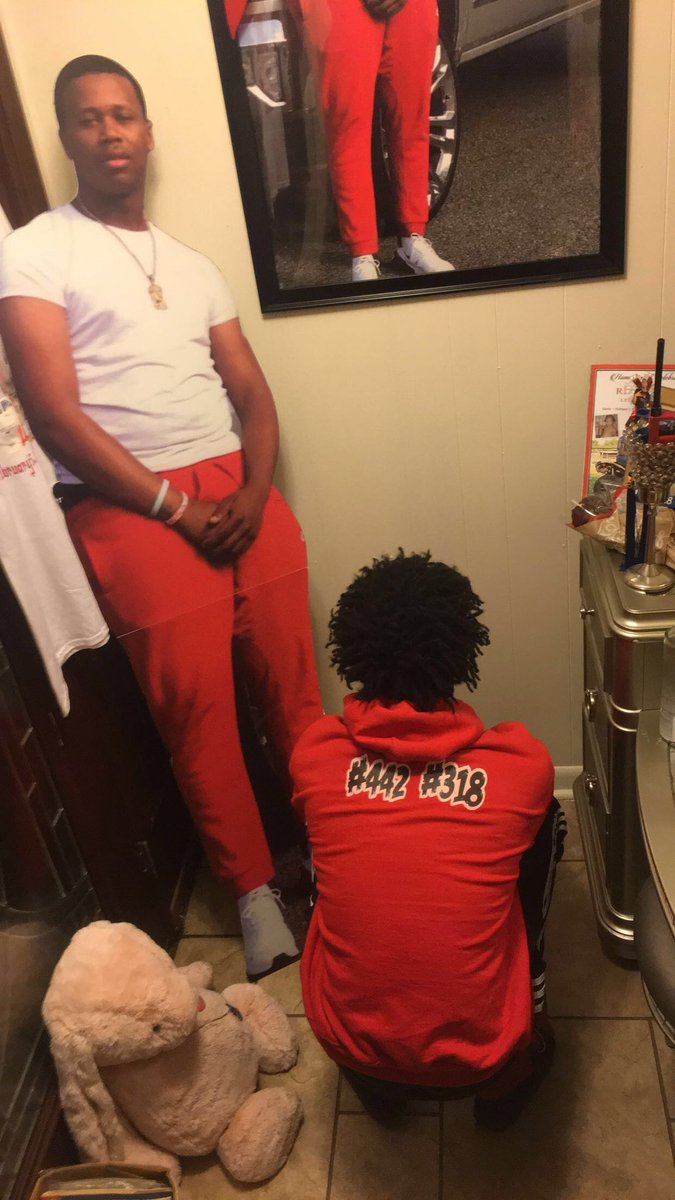 iamkb_318's tweet photo. LOVE YALL NIGAS 🤞🏾🖤🕊 #442 #318 5eva and always #bb5l💔👶🏾 https://t.co/4AXgSVOImy
