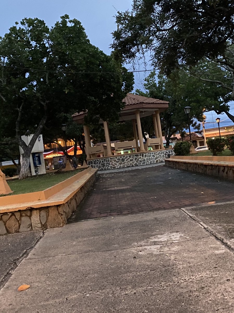 veroazuquita's tweet photo. El parque carnavalero de #LeVille . Buenos culecos pasé en este parque. https://t.co/SGNKg89DaM