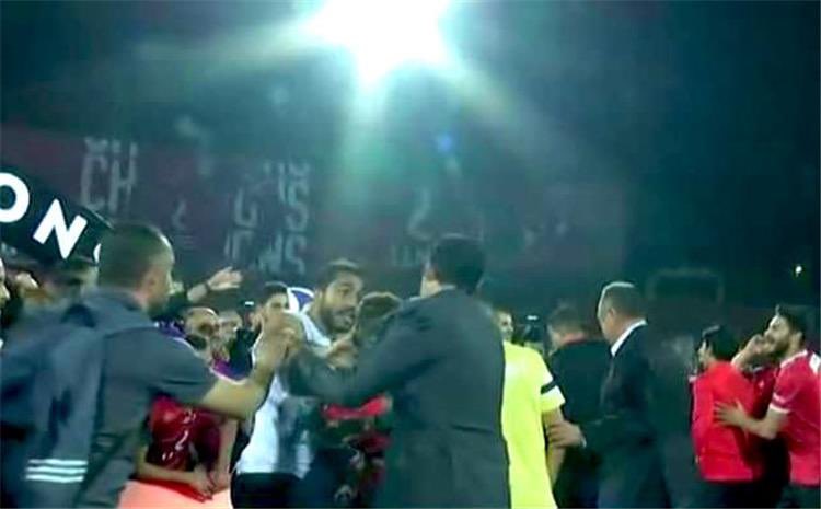 عاجل - الأهلي يتقدم بشكوى رسمية إلى لجنة الانضباط ضد "تجاوز محمد فضل في حق كهربا".