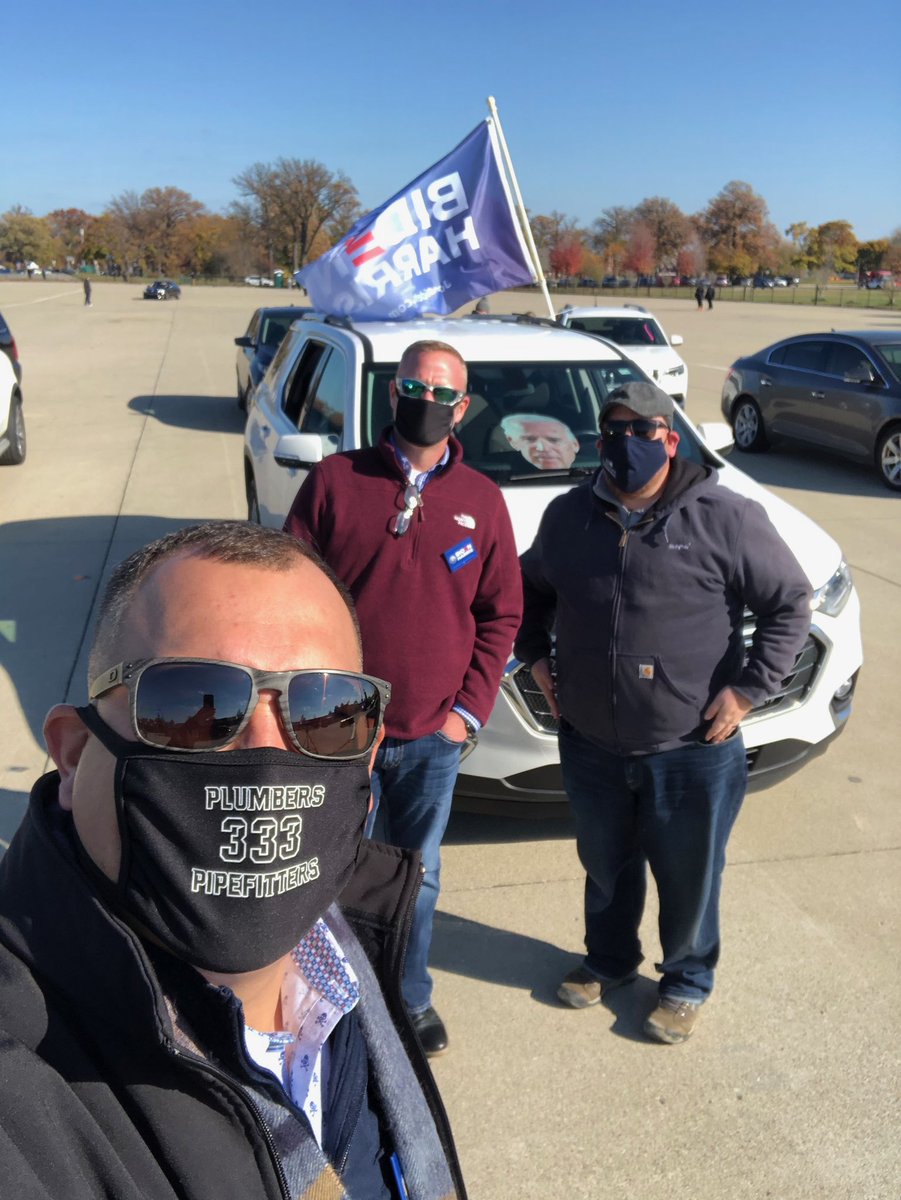 battleground_ua's tweet photo. Our very own Brother Jeremy Garza and UA Local 333 members hit the pavement this weekend for some socially-distanced canvassing for @GaryPeters and @JoeBiden, two champions for @UAPipeTrades jobs and fair wages! #UAVotes https://t.co/fj8zxKg9io