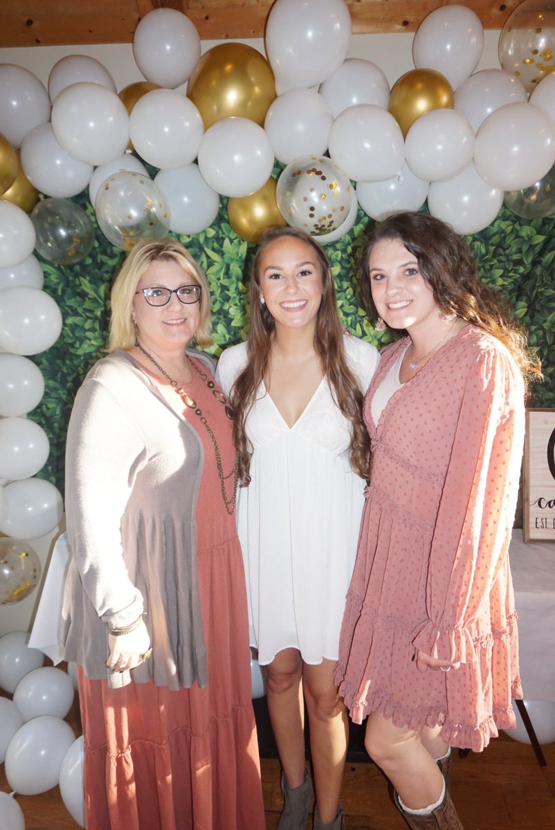EmilySize12's tweet photo. One day closer until she becomes Mrs. Carter!💍💕 #countdowntoCarter https://t.co/MtIiqU6Yjo