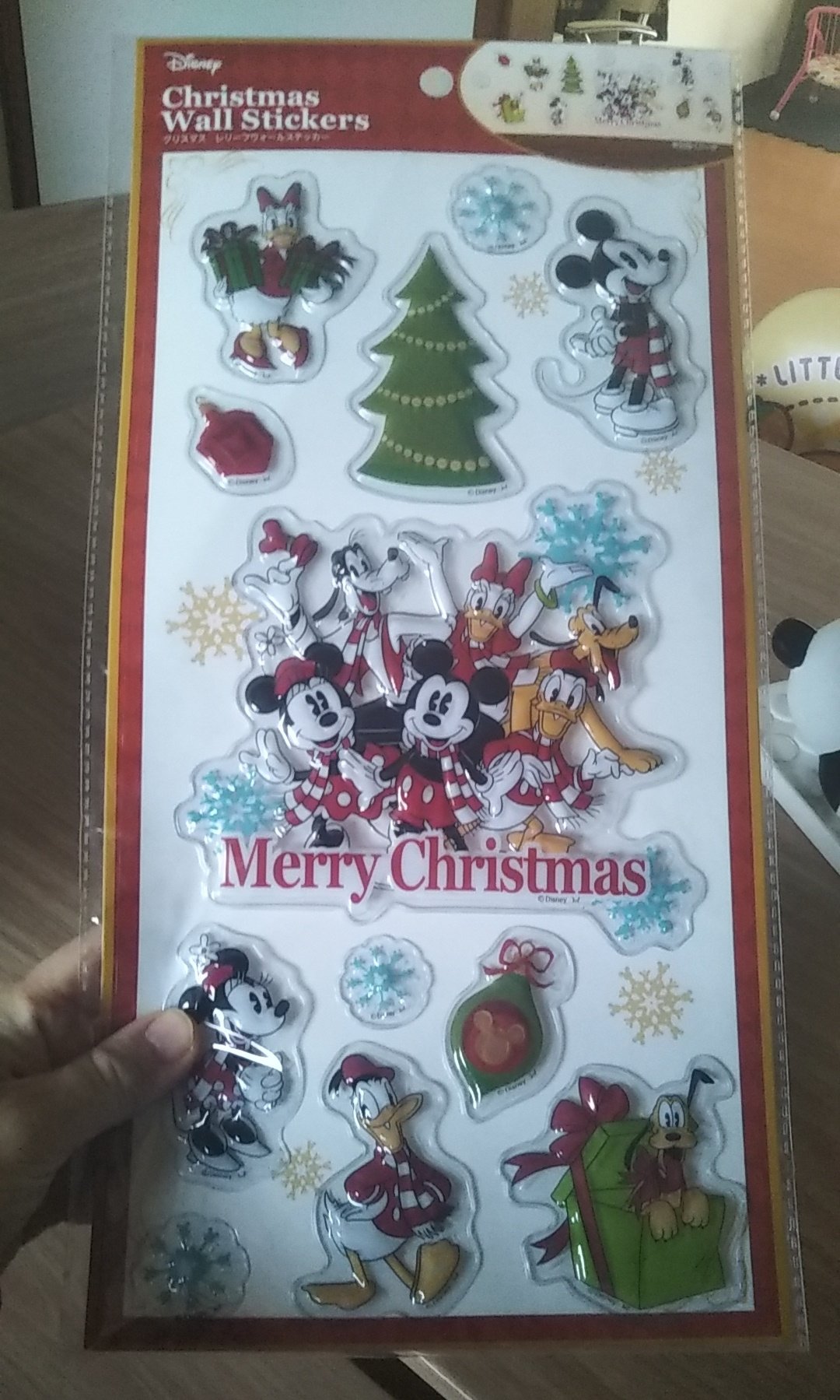 じゅんじゅん 潤 昨日セリアで買ったディズニーのクリスマスのウォールステッカー まだ早いけど 長女 一緒に貼ろうよ ってアピールがすごいから貼りました 笑 T Co Qwclan13th Twitter