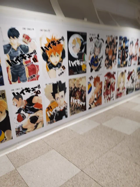 【ハイキュー！！】新宿駅の東西通路がハイキューで埋め尽くされる！！