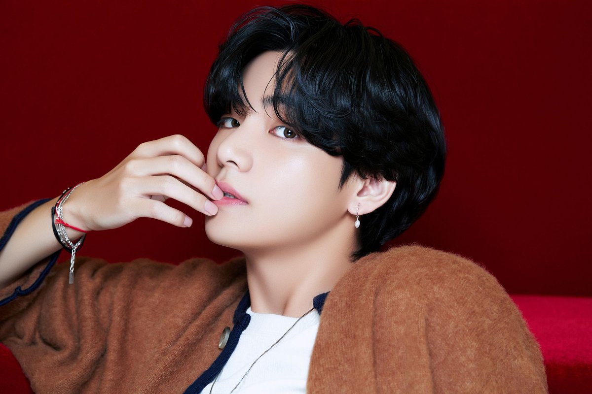 nrsymsti's tweet photo. Pagi-pagi langsung ngelihat ini njirr gantengg bangettt😍😭 Kim taehyung 🥰 pacar gue ini mahhh👍😭 https://t.co/UdRIu1mlHr