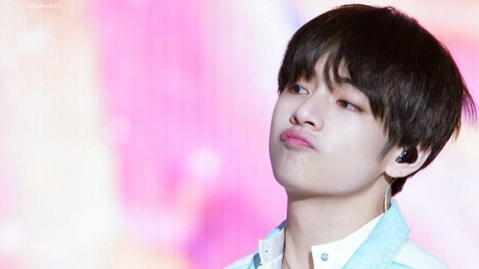nrsymsti's tweet photo. Pagi-pagi langsung ngelihat ini njirr gantengg bangettt😍😭 Kim taehyung 🥰 pacar gue ini mahhh👍😭 https://t.co/UdRIu1mlHr