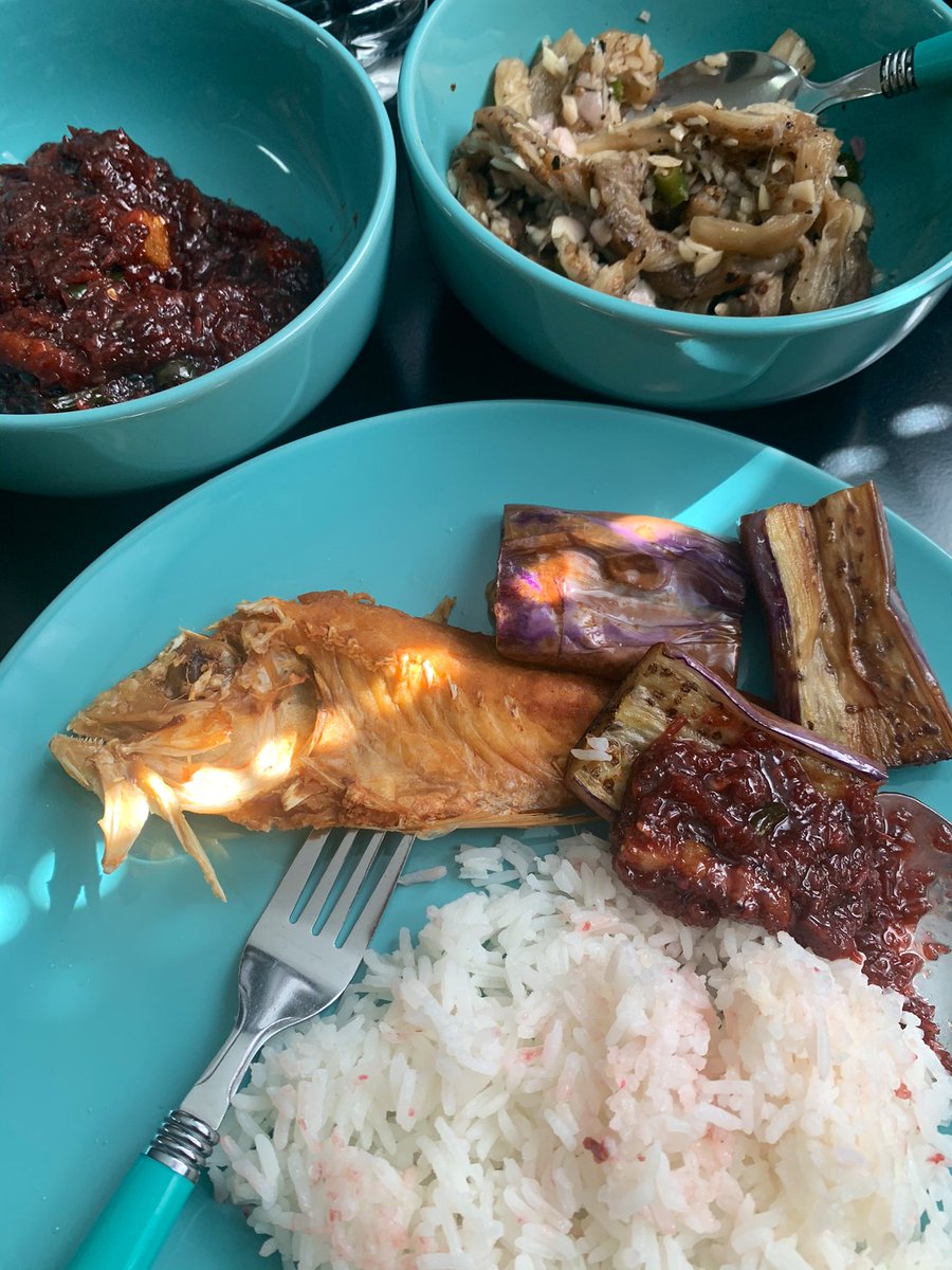 LhenKnox's tweet photo. #daing #friedeggplant #ensaladangtalong #manggawithbagoong https://t.co/YrSqT4rJor
