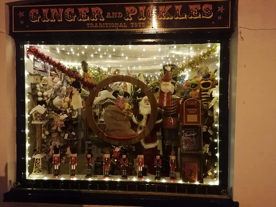 ginger_toys's tweet photo. #Christmas window done for my last 3 days of trading and its then all over to my website https://t.co/ncoqnxmwGd fingers crossed..... Wish me luck. #Lockdown2 #worcestershirehour #Corona https://t.co/gBM19FYRSj