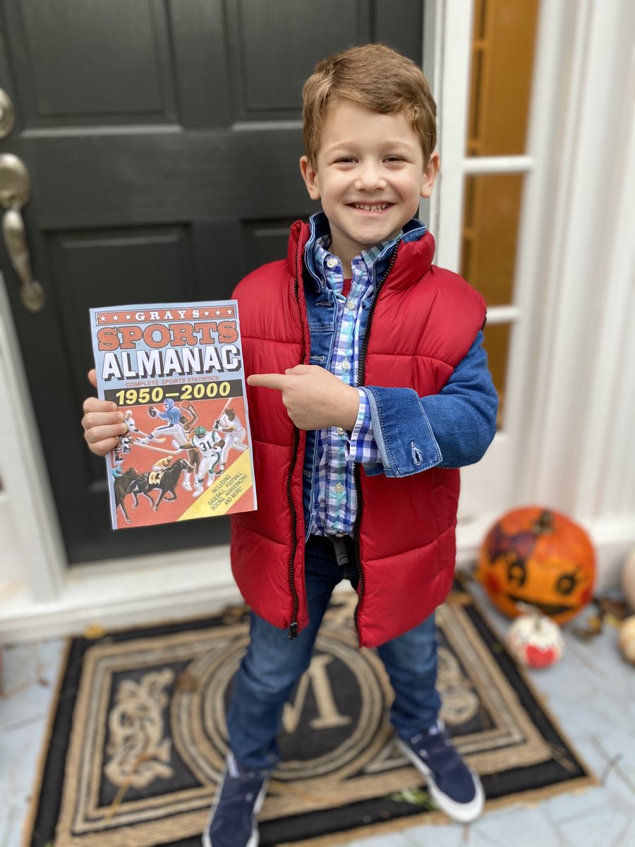 DFM5220's tweet photo. All of our 80s and 90s movie binging paid off this Halloween! Thanks for being our inspiration @realmikefox! #poweroflove #80sforever https://t.co/95pqIVfxry