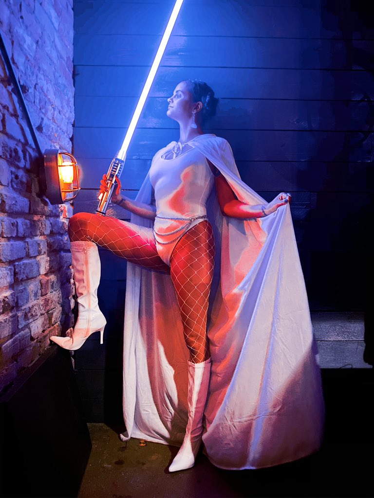 Fionathegirll's tweet photo. Halloween 2020. https://t.co/Un8BDq3j3I