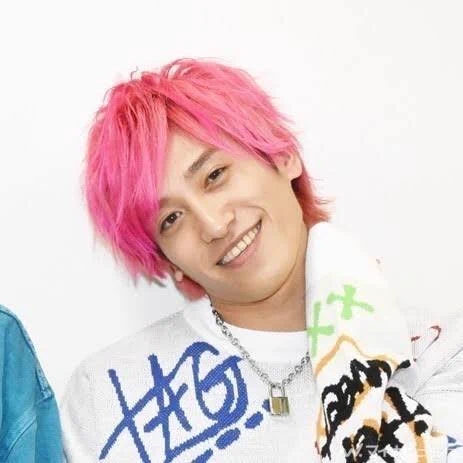 @tsurugimikito 素敵ですね💜
髪の毛ピンクの男の子もいるぐらい自由なものですよね😸💕 