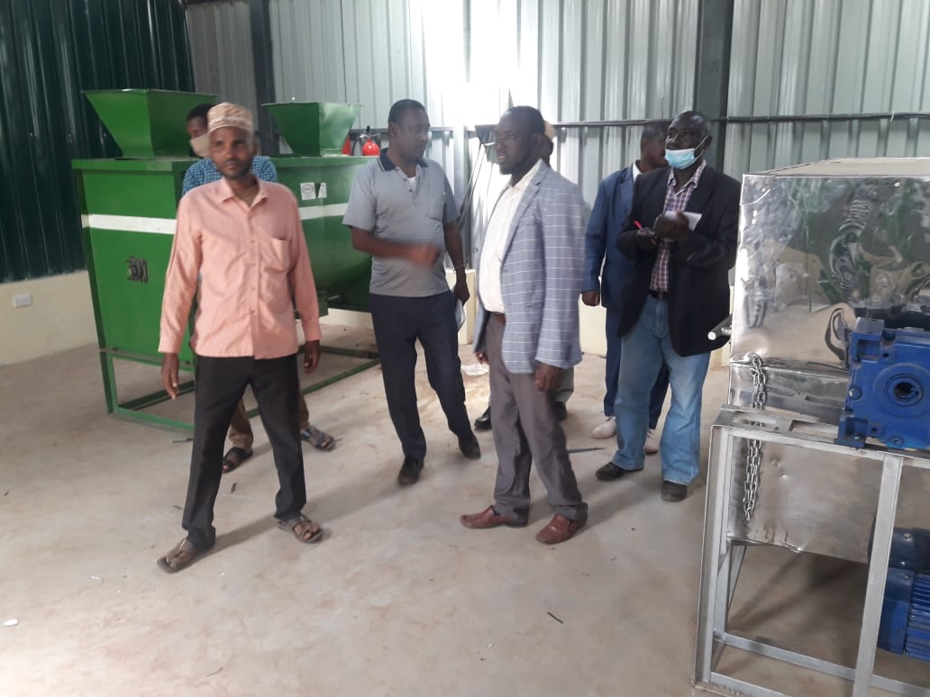 lmskenya's tweet photo. In @MarsabitGov LMS linked Kandere Farmers Cooperatives & Hame Ardha Farmers cooperative to LMS Grantee Moyale Animal Feeds to supply maize🌽, sorghum & Soya as raw materials to the factory.This guarantees over 300 farmers in the co-ops a market for their crops. cc @USAIDKenya https://t.co/xjbB1isRL9