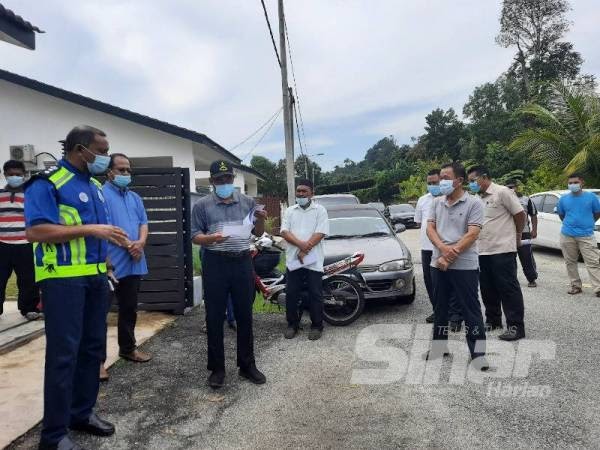 [KUANTAN] PENDUDUK DAKWA LETUPAN SEBABKAN DINDING RUMAH RETAK dlvr.it/RkpJPw