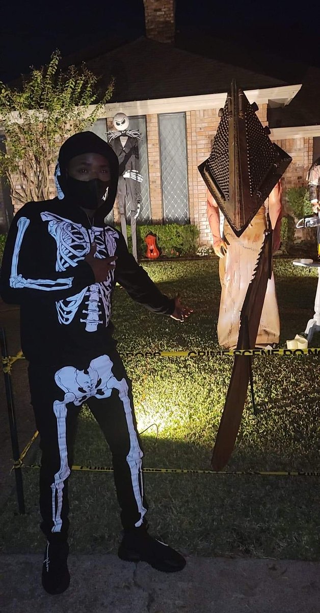 ThisIsSoUsInc's tweet photo. 💪🏾🎃 #Halloween2020
👑💯‼Skele-Twink$🤑 
@ #NightmareOnHanover https://t.co/PkMPf4pRhc