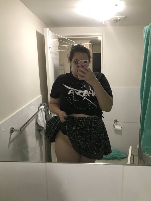 New post on my onlyfans!   Still some free trial spots left 😉💚  https://t.co/paUu5apbjC https://t.co