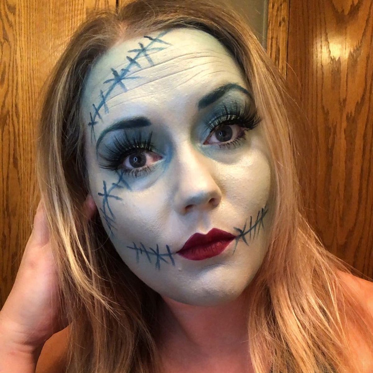bailyranum's tweet photo. Nightmare Before Christmas makeup vibes 😱🎃👻💁🏼‍♀️🎅🏼 #Sally #SandyClause #costumemakeup @baileysarian gives me so much inspiration 🖤🔥🙌🏻 #makeupidol #queen #murdermysterymakeupmonday https://t.co/Q7DfU84Kw4