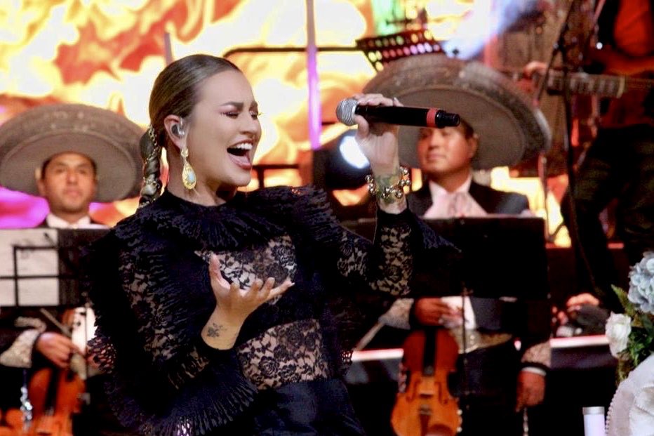 Me encantó recordar las grandes canciones de  #RocíoDurcal, #JenniRivera, y #JoanSebastian!! Un abrazo hasta el cielo!! ❤️  #UnAdiósConAmor #DíaDeMuertos