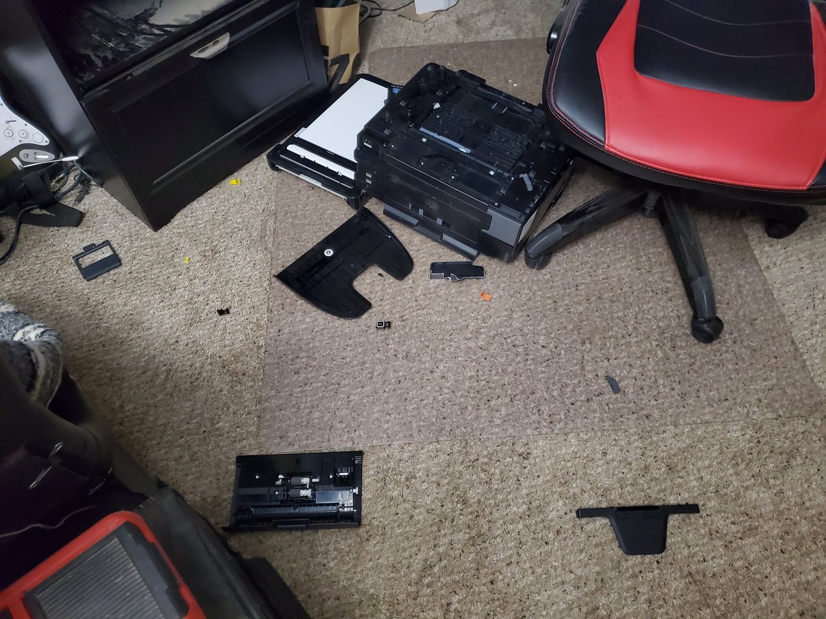 XSRVIBROMASTER's tweet photo. @EpsonAmerica fuck epson. Won't buy another https://t.co/76yYnBmDzY